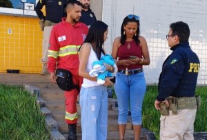 Bebê engasgado é salvo por policiais rodoviários na BR-060