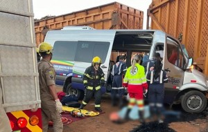 Tragédia na GO-336: acidente entre carreta e van deixa quatro mortos e oito feridos