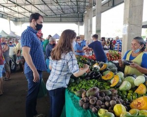 Preços de frutas e verduras em queda em Goiás