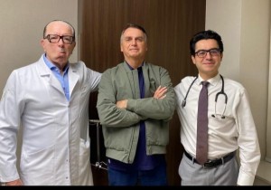 Jair Bolsonaro recebe alta hospitalar após tratamento