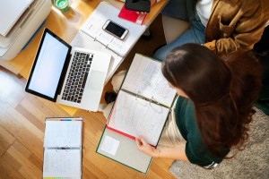 Redes sociais se tornam aliadas de universitários na construção da carreira profissional