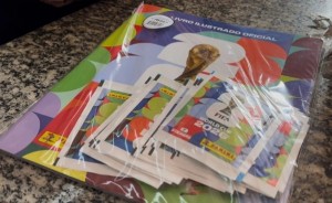 Álbum da Copa resgata tradição e aproxima crianças do convívio fora das telas 