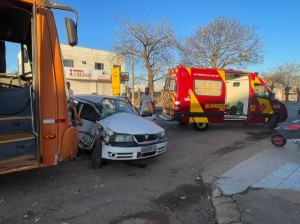 Colisão no cruzamento da Avenida Brasil com Rua Ipê deixa motorista ferida