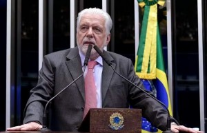 Jaques Wagner (PT) deixa liderança do governo no Senado após operação da PF